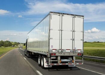 Powerful Transport: Semi-Trailers Versatile and Safe